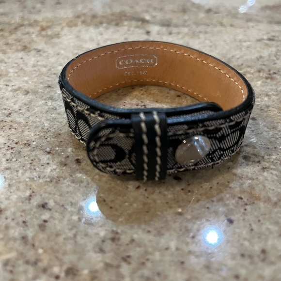 Like NEW barely worn vintage coach monogram bracelet - Picture 2 of 3